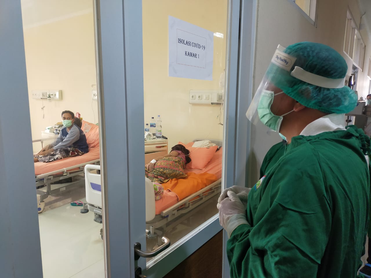Sekda Kabupaten Tangerang Moch. Maesyal Rasyid sambangi pasien Covid-19 di Rumah Sakit Umum Daerah (RSUD) Pakuhaji