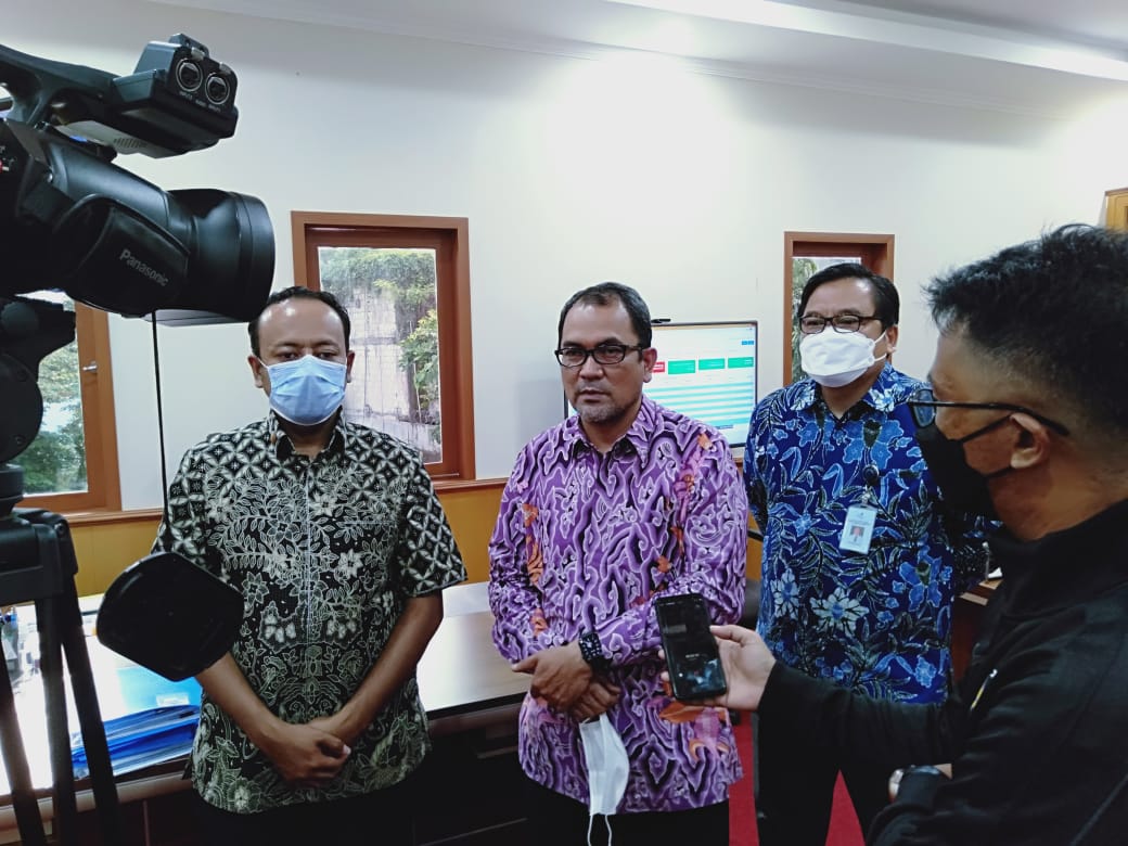 Perusahaan Umum Daerah Air Minum Tirta Kerta Raharja (Perumdam TKR) Kabupaten Tangerang kembali meraih peringkat pertama dari 380 lebih perusahaan serupa di Indonesia tahun 2021 ini.