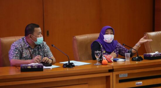 Dinas Komunikasi dan Informatika Kabupaten Tangerang menggelar Rapat penyusunan draf Peraturan Bupati Tangerang, tentang penyelenggaraan layanan nomer tunggal panggilan darurat 112. Acara tersebut dilaksanakan di Ruang Rapat Wareng Gedung Setda Kabupaten Tangerang pada Kamis (25/02/2021).