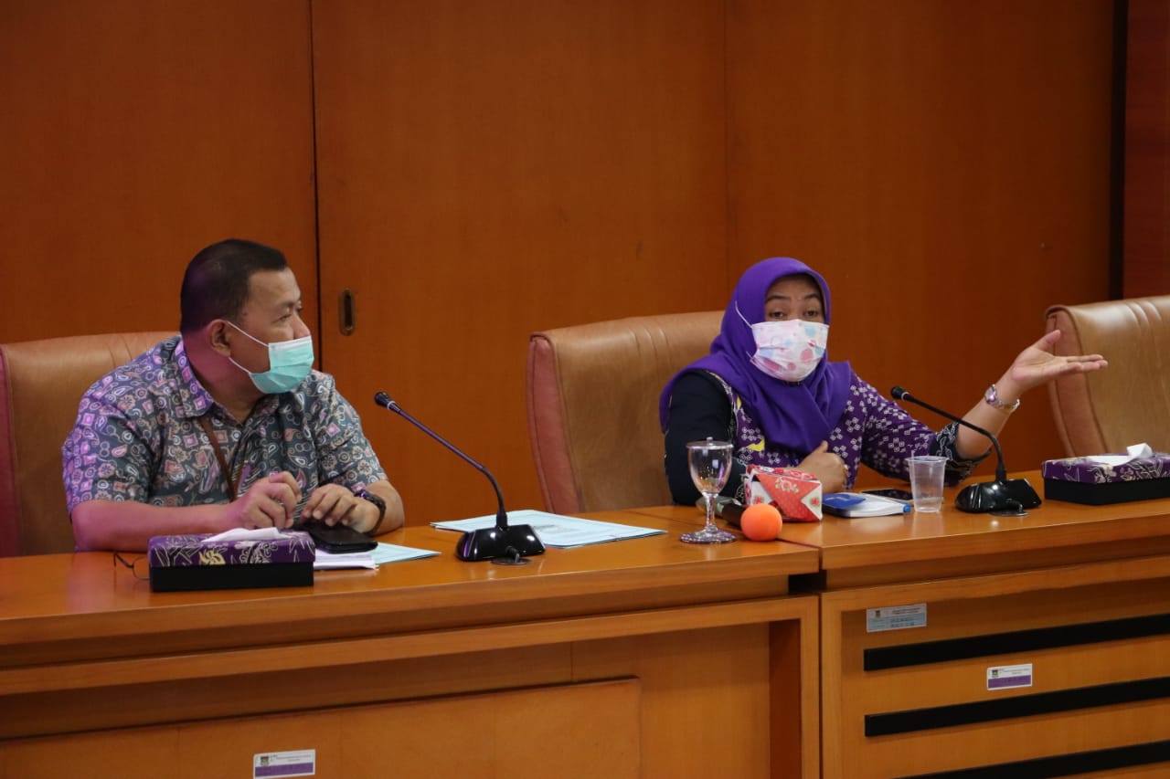 Dinas Komunikasi dan Informatika Kabupaten Tangerang menggelar Rapat penyusunan draf Peraturan Bupati Tangerang, tentang penyelenggaraan layanan nomer tunggal panggilan darurat 112. Acara tersebut dilaksanakan di Ruang Rapat Wareng Gedung Setda Kabupaten Tangerang pada Kamis (25/02/2021).