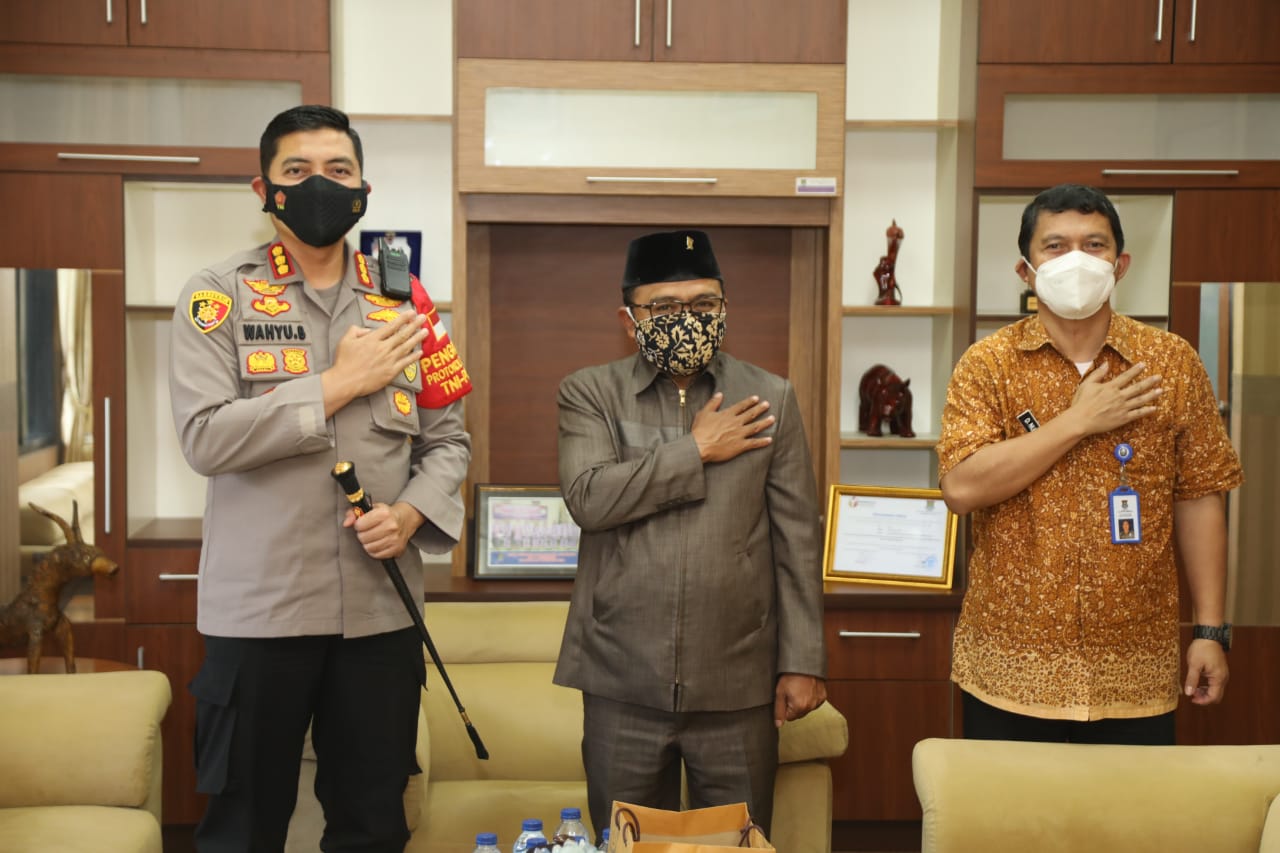 Kapolresta Tangerang Kombes Pol Wahyu Sri Bintoro melaksanakan kunjungan kerja ke Kantor Ketua DPRD Kabupaten Tangerang Kholid Ismail, Kamis (25/2/2021).