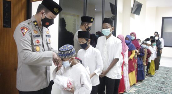 Jajaran Polresta Tangerang Polda Banten melaksanakan kegiatan sosial santunan anak yatim, Kamis (25/2/2021).