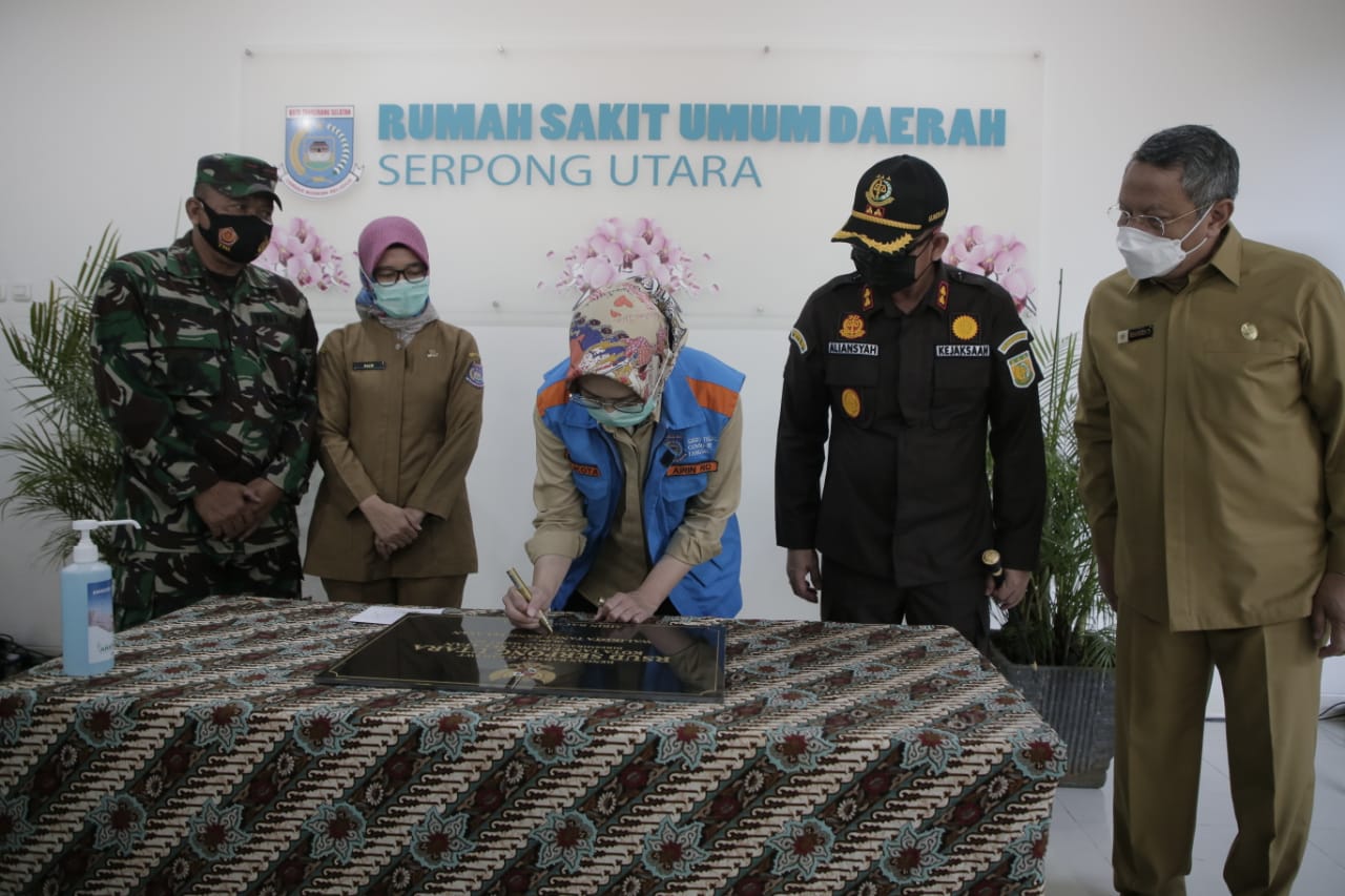 Walikota Tangerang Selatan Airin Rachmi Diany meresmikan Rumah Sakit UMUM Daerah (RSUD)