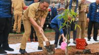 Pj Gubernur Banten Al Muktabar Ajak Ciptakan Lingkungan Sekolah Go Green