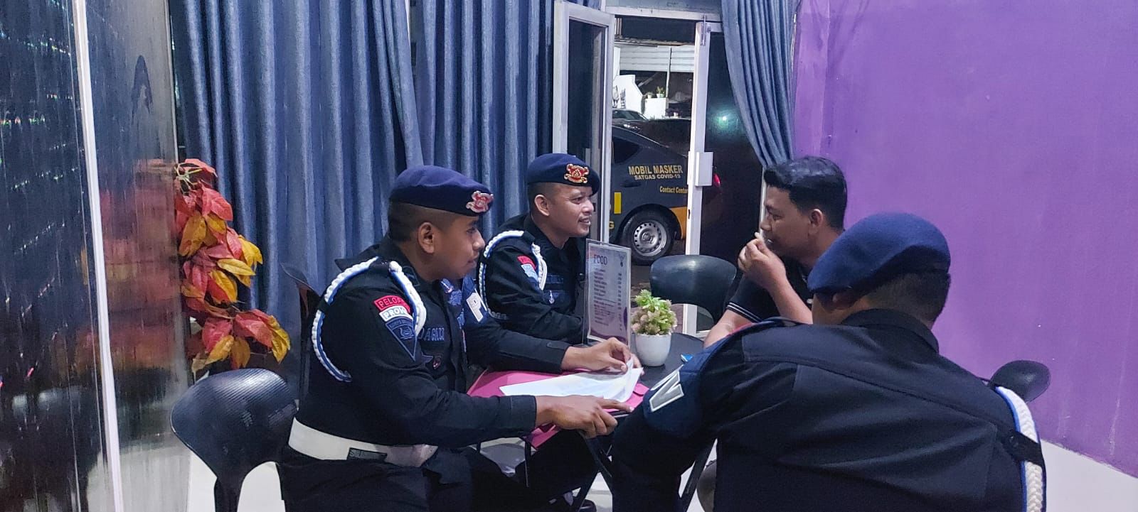 Razia Hiburan Malam, Siprovos Satbrimob Polda Banten Disiplinkan Anggota
